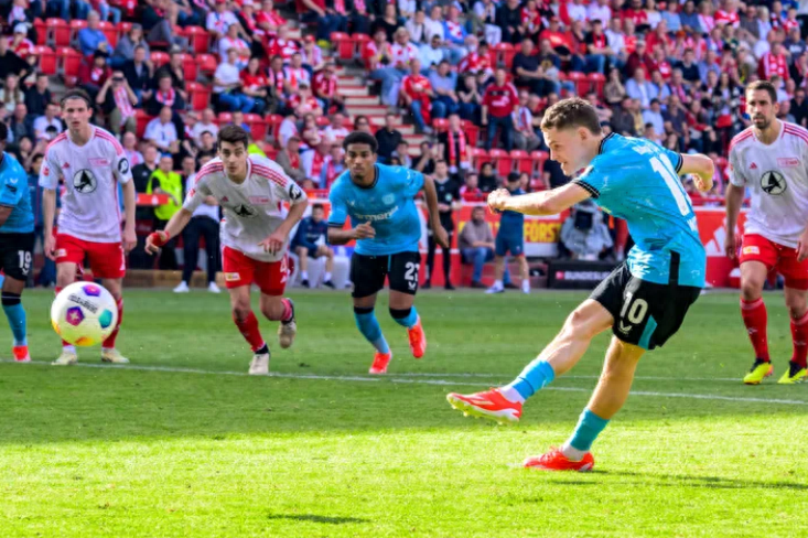 勒沃库森欧冠征途：从低谷到曙光